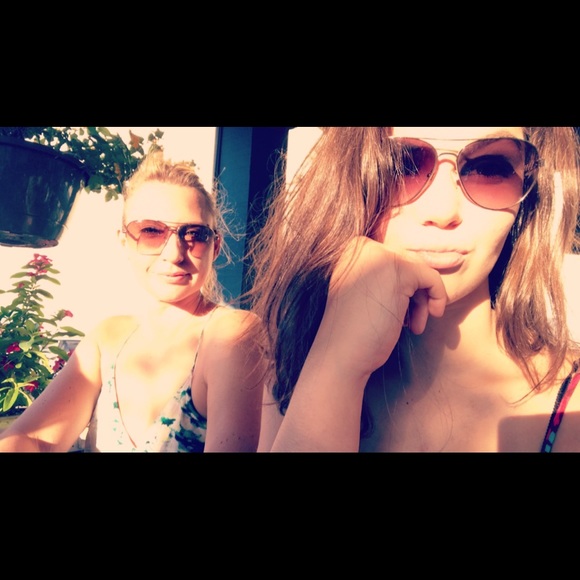 Meet your Posher, Tessa - Picture 3 of 5